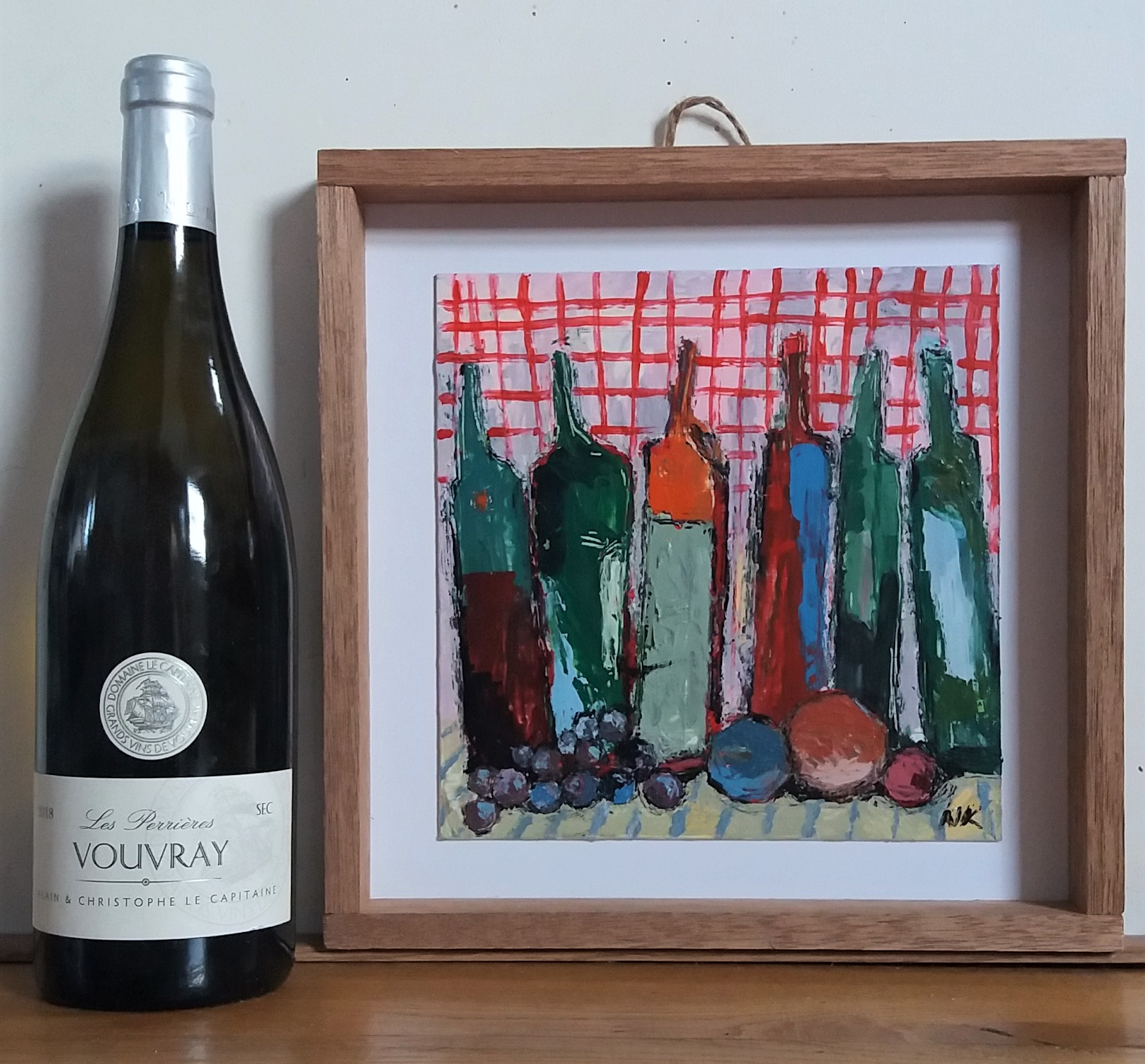 _ bouteillesetraisinsurfondacarreaux peinture scene_de_vie theartcycle photo_situation.jpg The Art Cycle