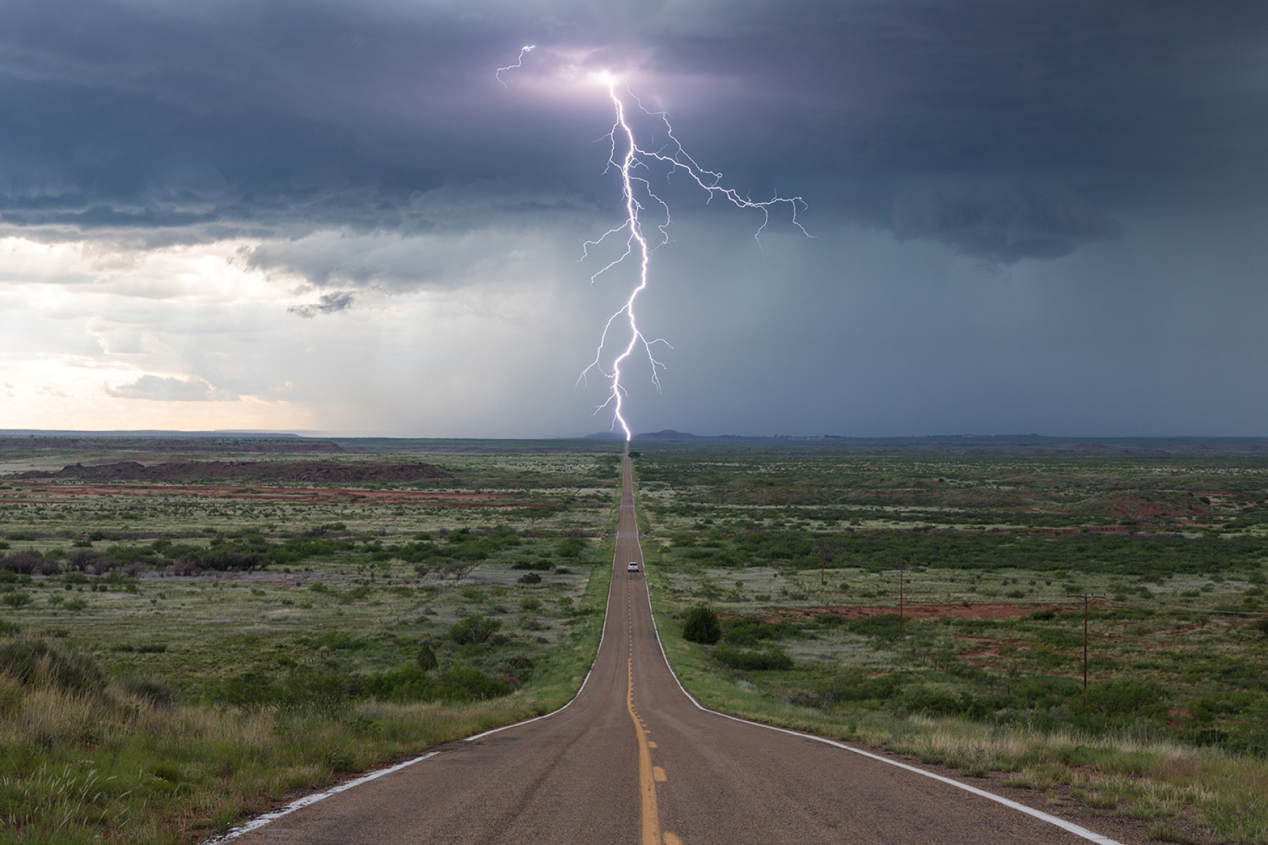 Orage parfait, de Basile Ducournau The Art Cycle