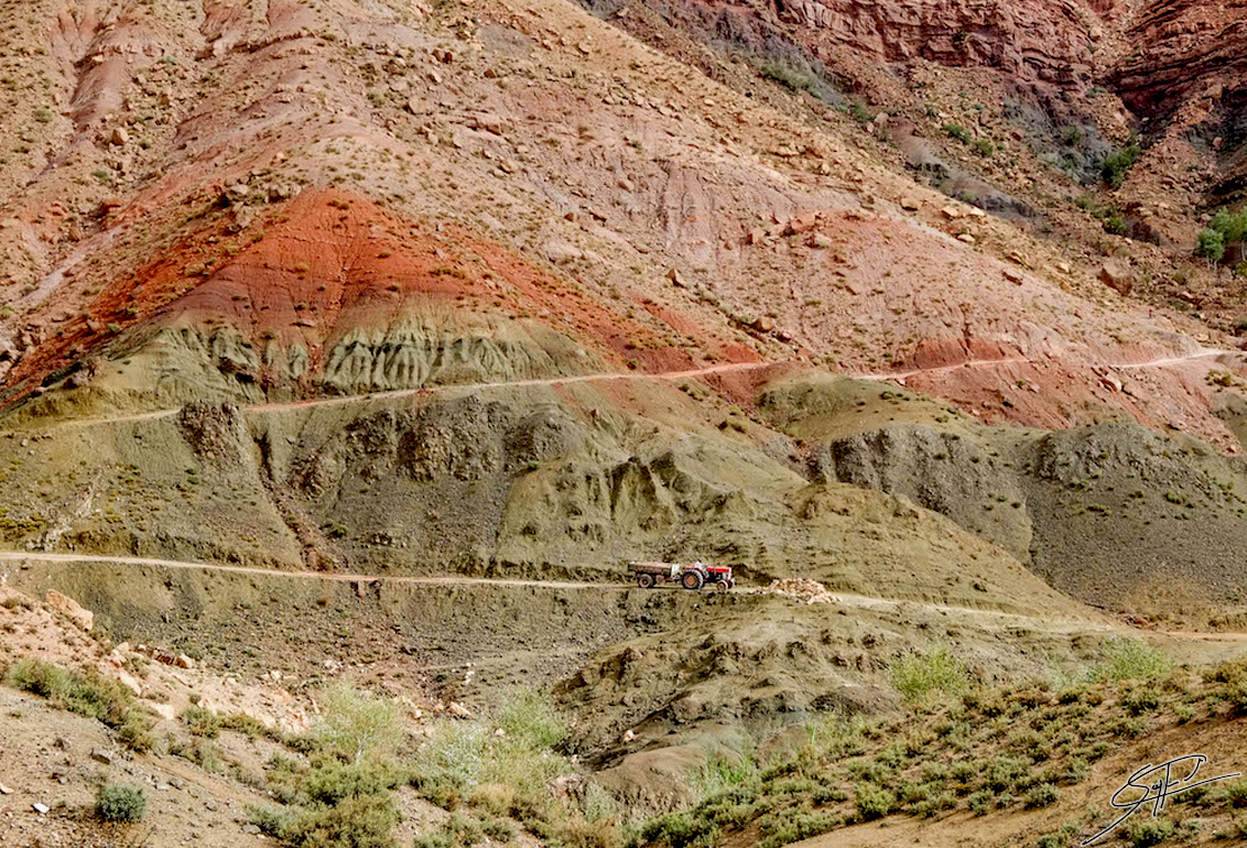 claudineseyfried tracteurversleretour photographie paysage theartcycle photo_detail_1.jpg The Art Cycle