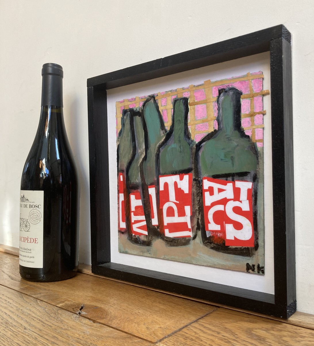 germainhenneka bouteillesetlettragerougeetblanc theartcycle photo_situation 840323355.jpeg The Art Cycle