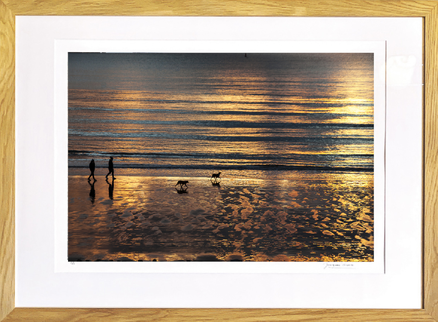 Promenade sur la plage du Havre, de Jacques Bravo The Art Cycle