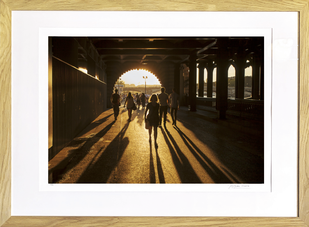 Sous le Pont Alexandre III, de Jacques Bravo The Art Cycle