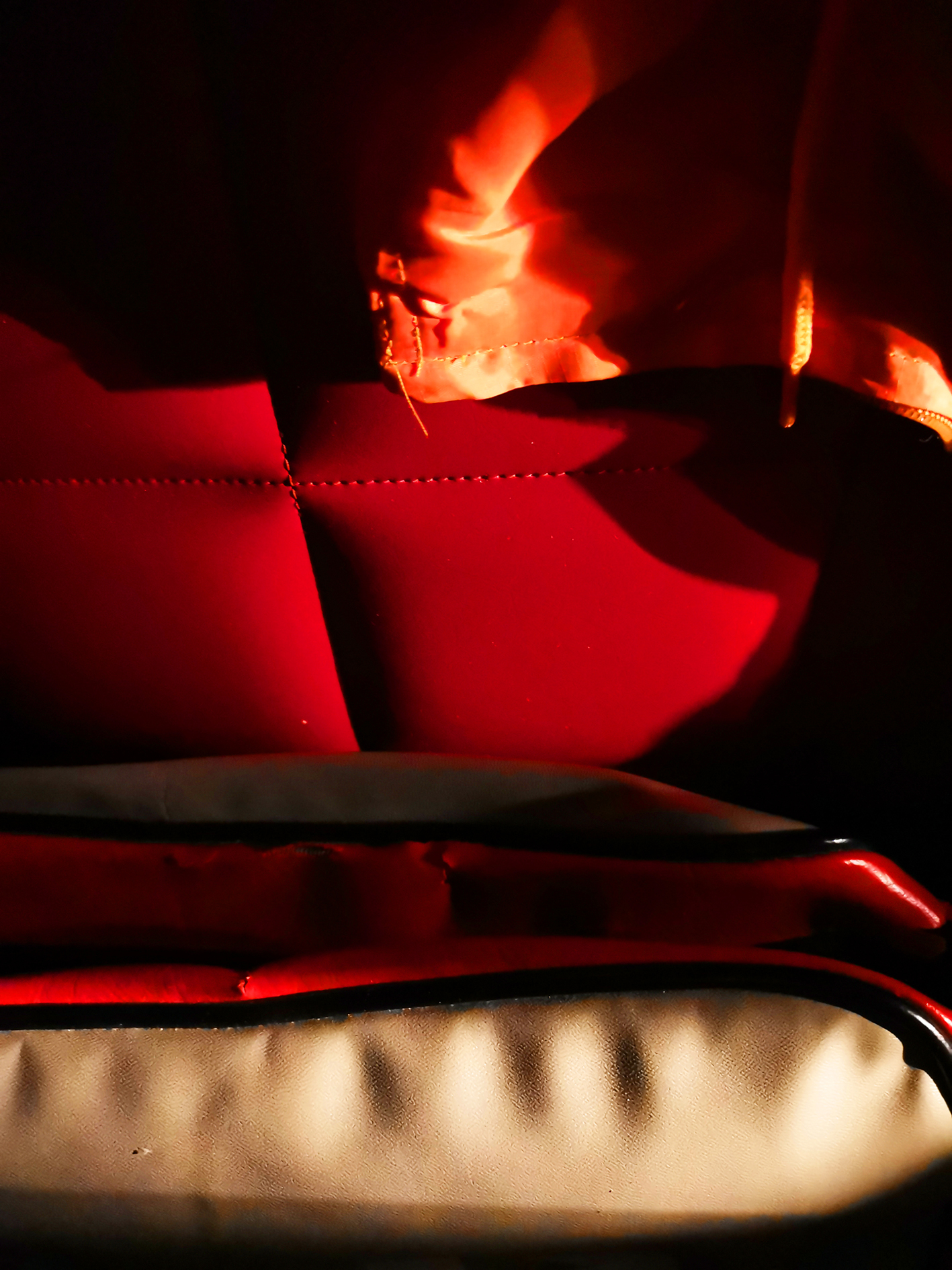 jeanrobertfranco blackandredmystery photographie abstrait theartcycle photo_detail_1.jpg The Art Cycle