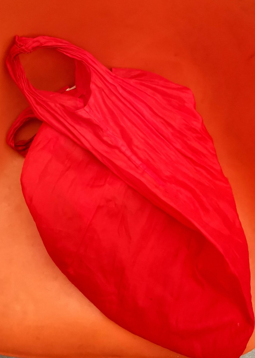 Sac rouge, de Jean-Robert Franco The Art Cycle