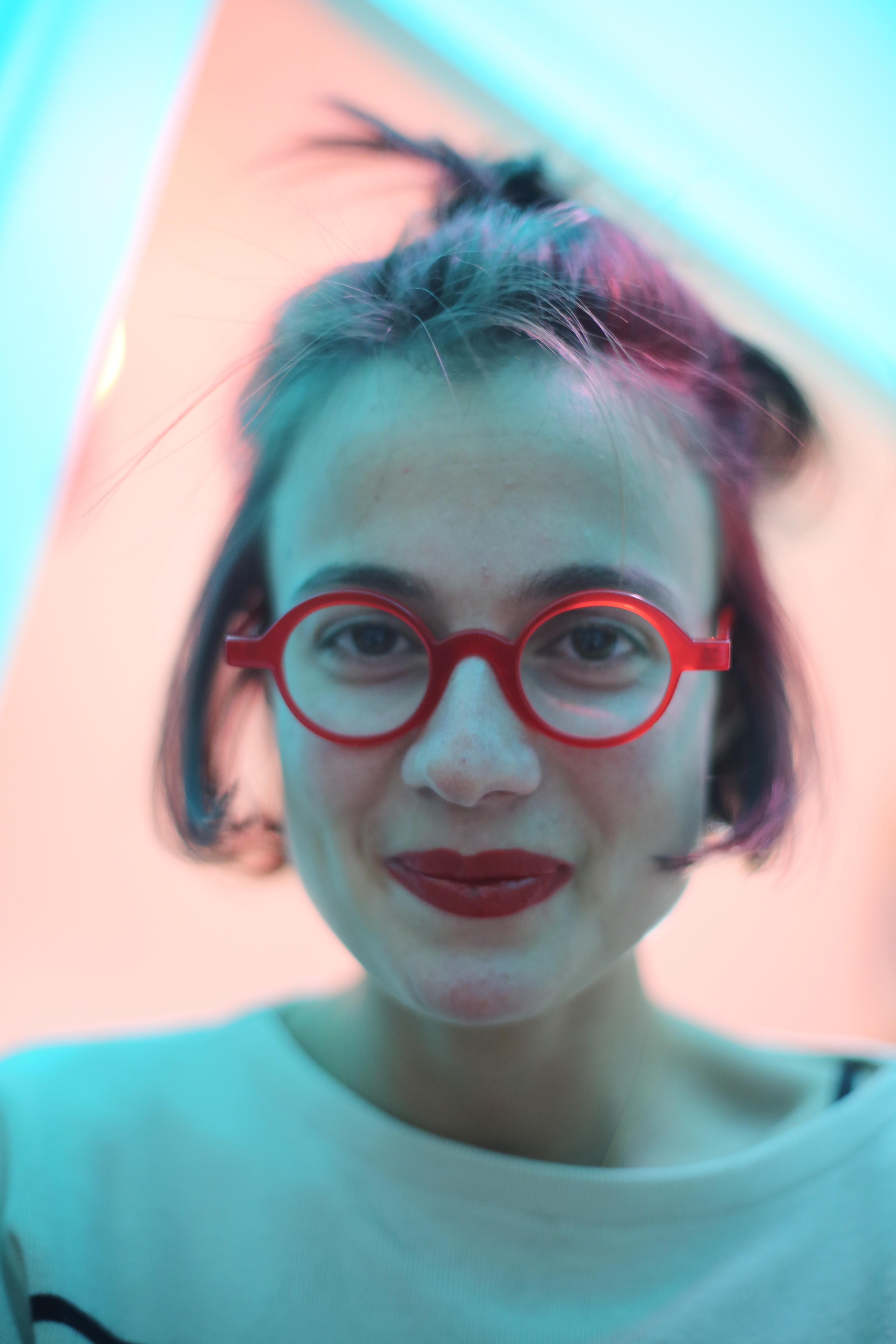 à la rencontre de l'artiste
                     Rouge Marine                