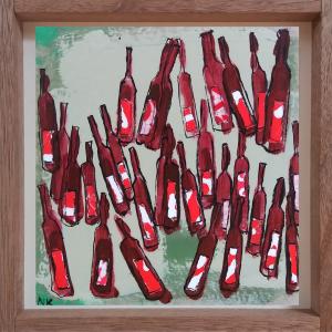 Bouteilles de rouge sur fond vert, de Germain Henneka The Art Cycle