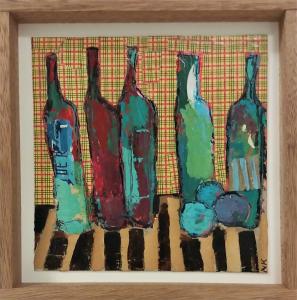Bouteilles sur cadrillage jaune et rouge, de Germain Henneka The Art Cycle