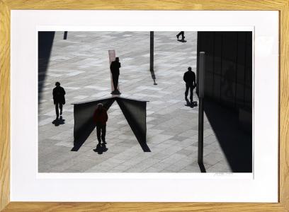 Place des degrés à Paris La Défense, de Jacques Bravo The Art Cycle