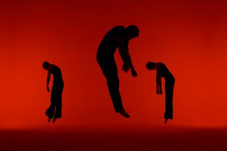 Danse spatialiste sur fond rouge 03, de Laurent Paillier The Art Cycle