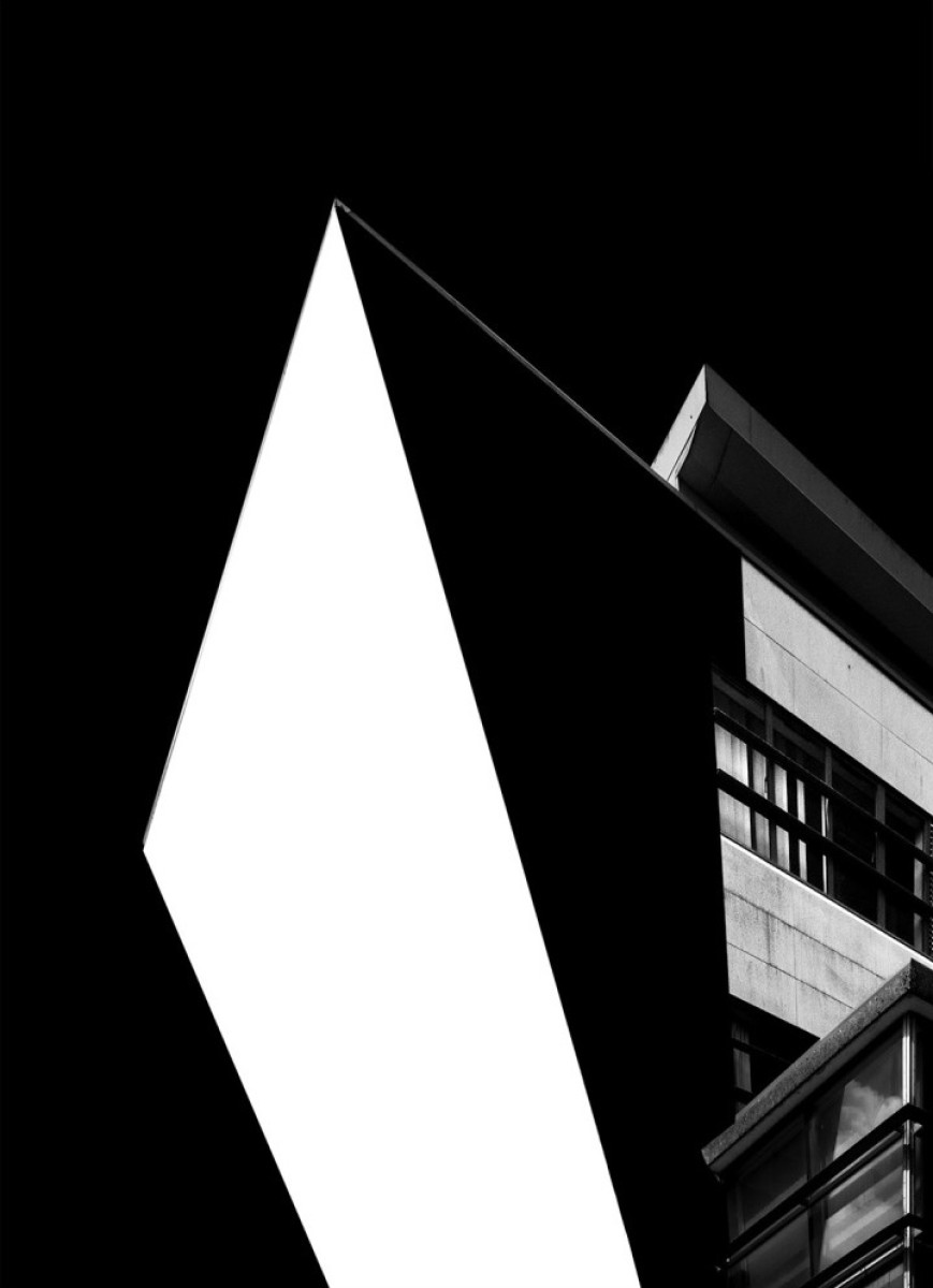 Shape in a black Space 1, de Philippe Verspeek The Art Cycle